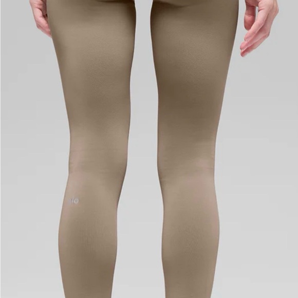 ALO Yoga Airlift Leggings - 7/8 - Picture 4 of 5